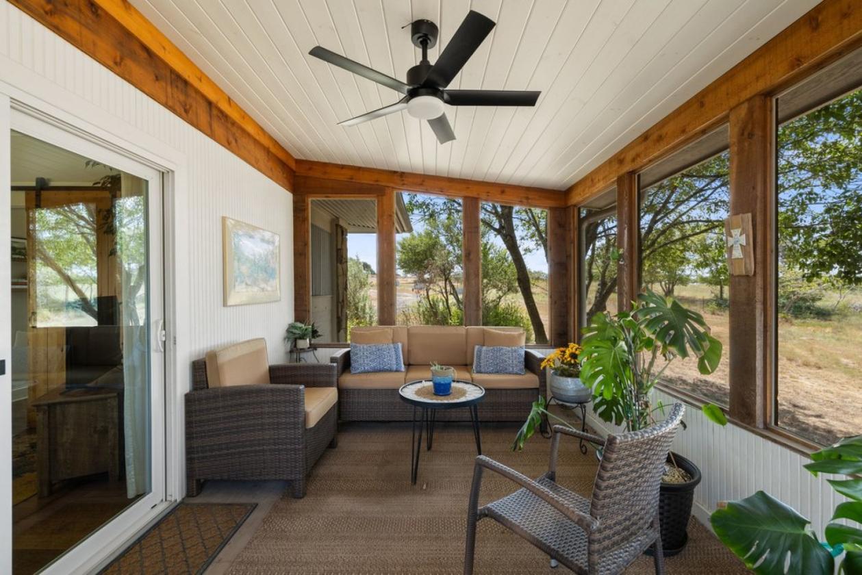 Hilltop Retreat - Modern Craftsman Architecture - photo 29