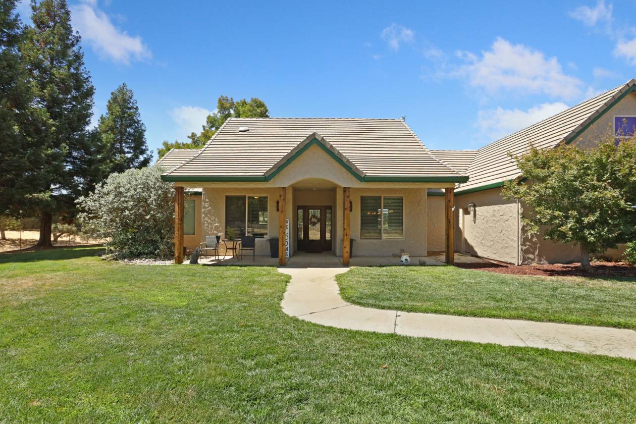 Estate with 7 pastures, 2 homes, lake, Vineyard - photo 27