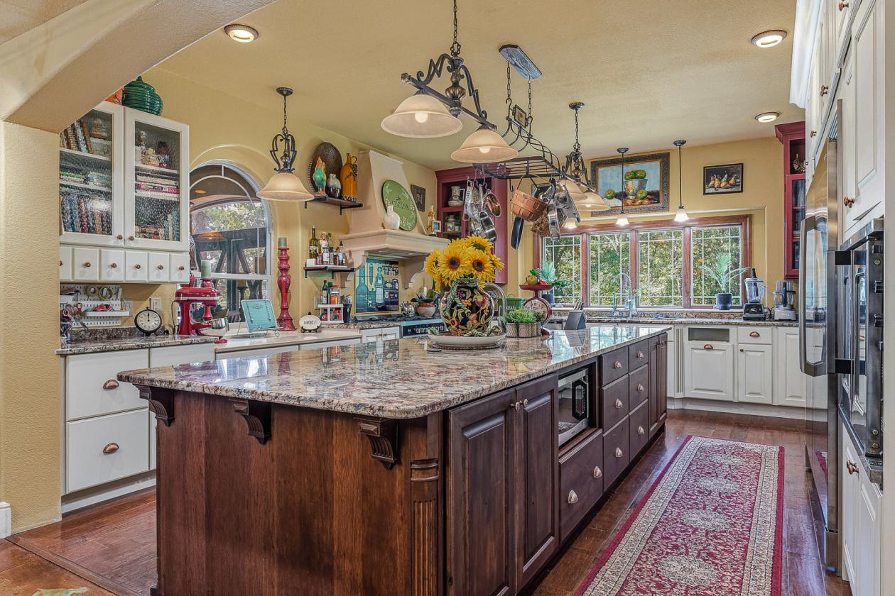 Unique 35+ Acre Private Estate - photo 13