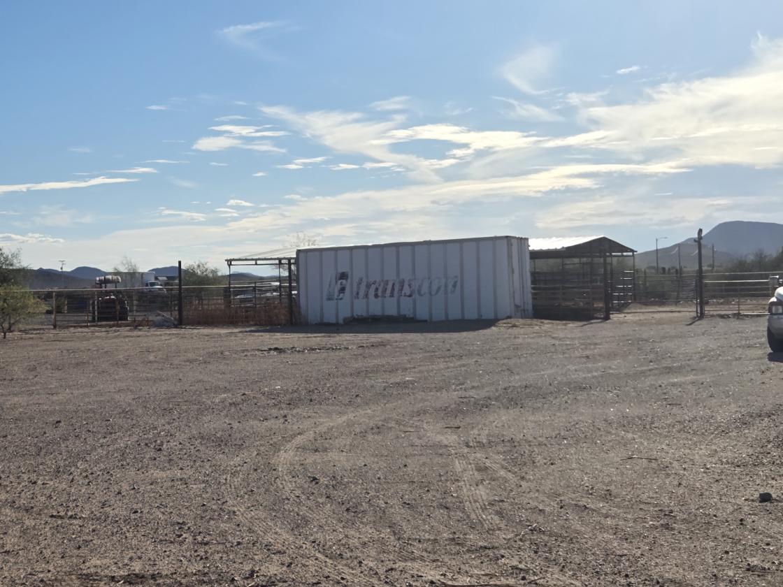 2.2 Ac Horse Prop with Shop & 6 covered stalls - photo 7