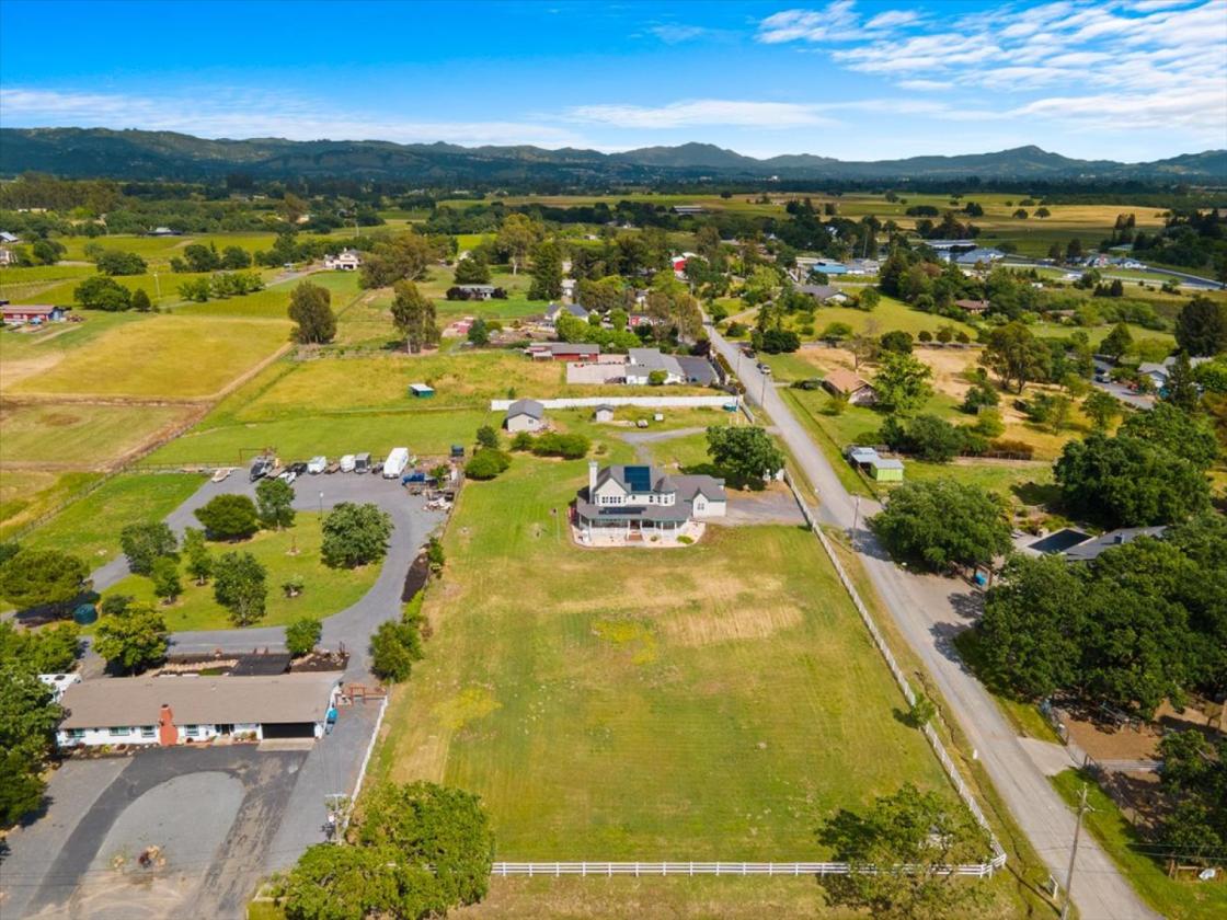 Modern Victorian Inspired Farmhouse on 2.74 acres! - photo 29