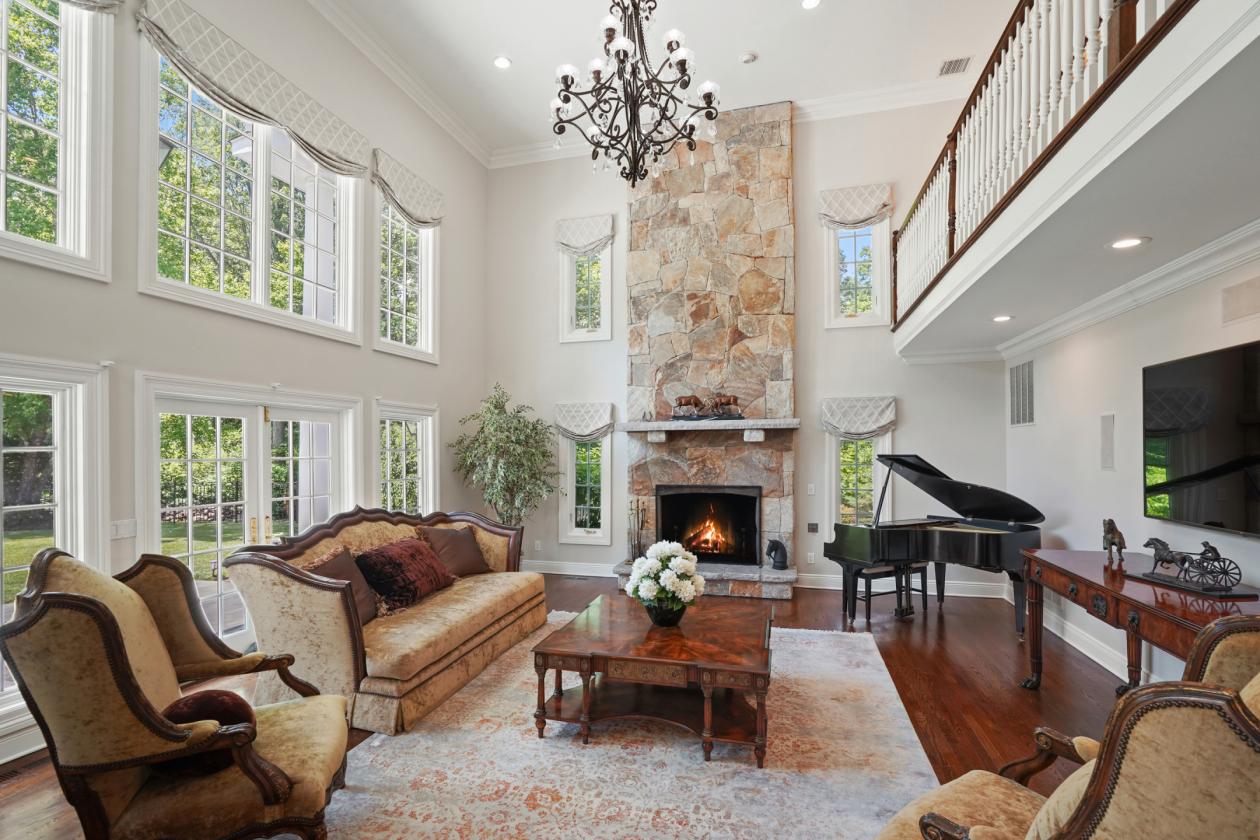 Elegant North Salem Horse Country Estate - photo 4