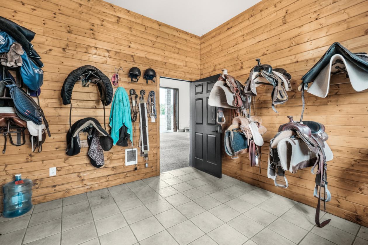 Luxury Equestrian Estate with Indoor Arena - photo 6