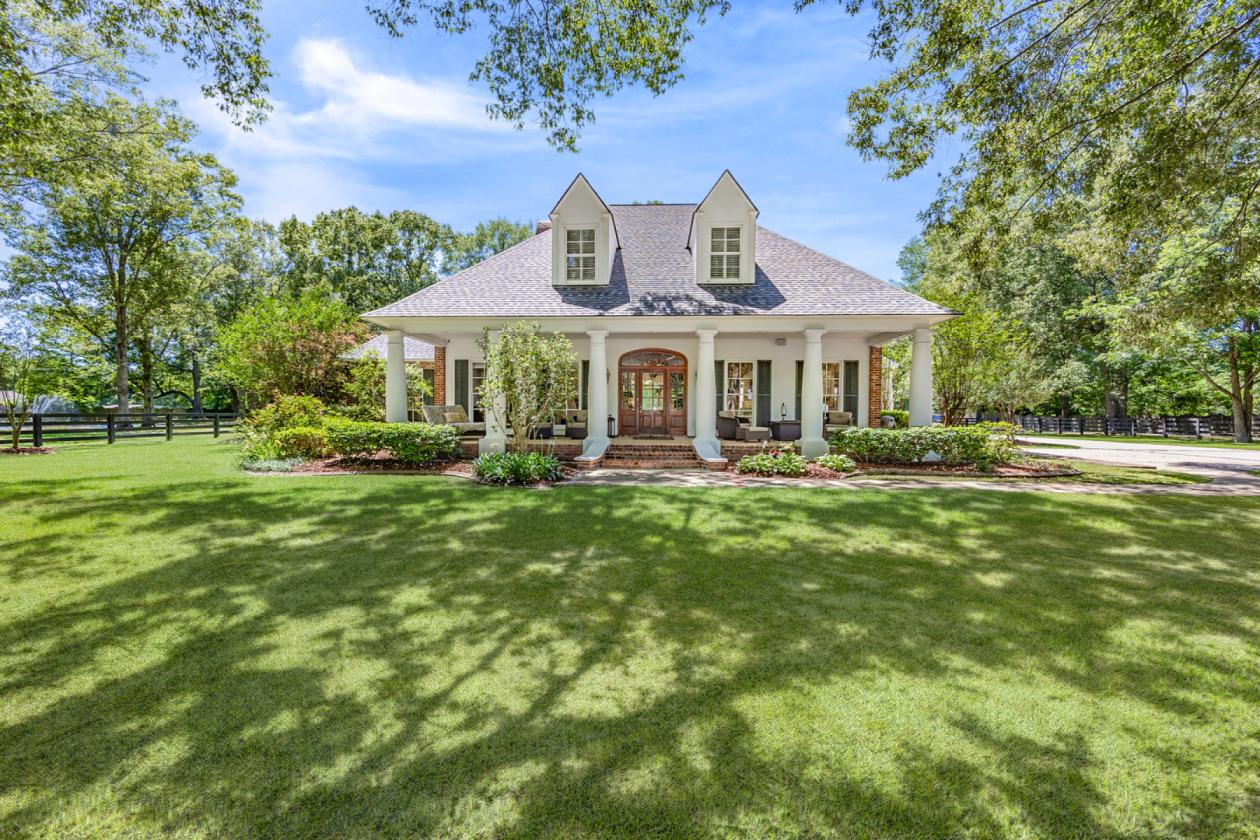 Equestrian Paradise - 5 Acres • Barn • Cross Fenced - photo 9
