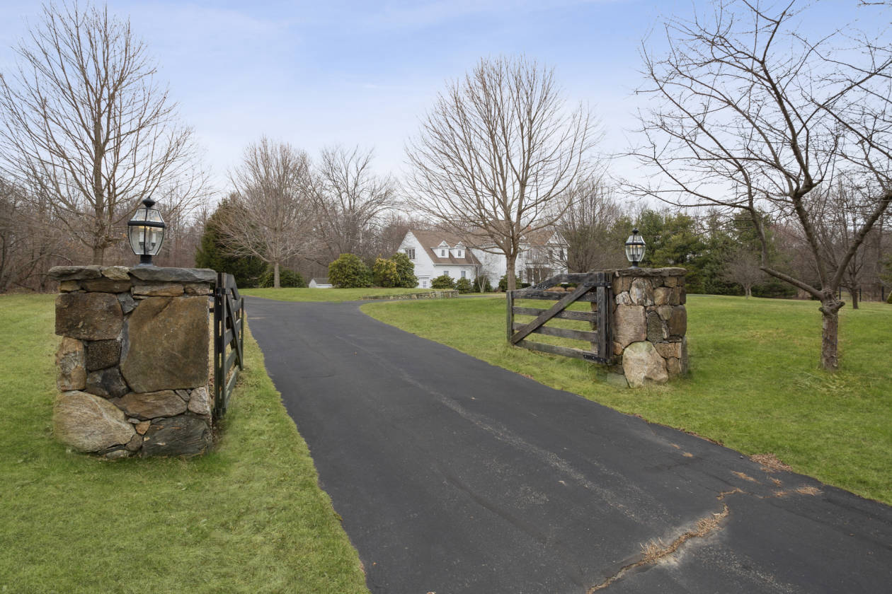 Beautiful Horse Farm in Newtown, CT Newtown, Fairfield County