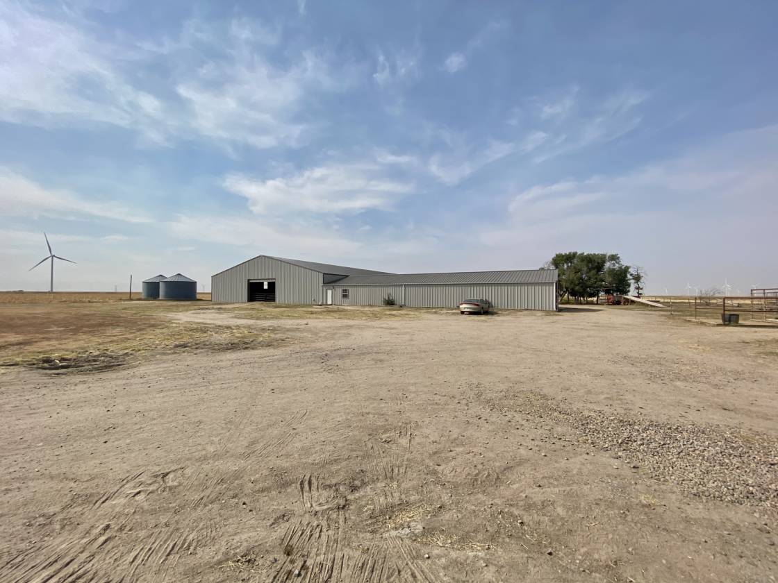Beautiful Western Kansas Horse Property with Indoor/Outdoor Arenas