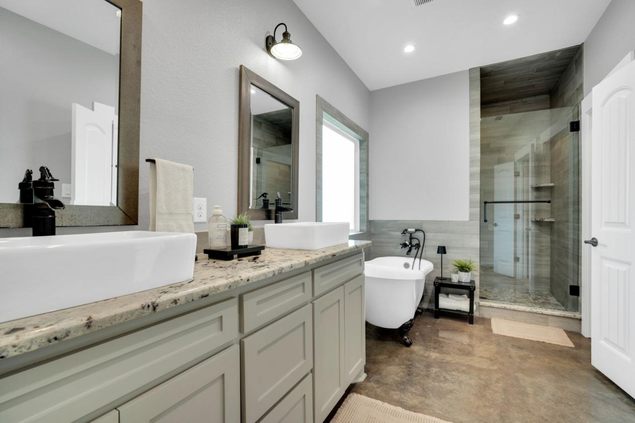 Turn Key Horse Property with Home and Pool - photo 6