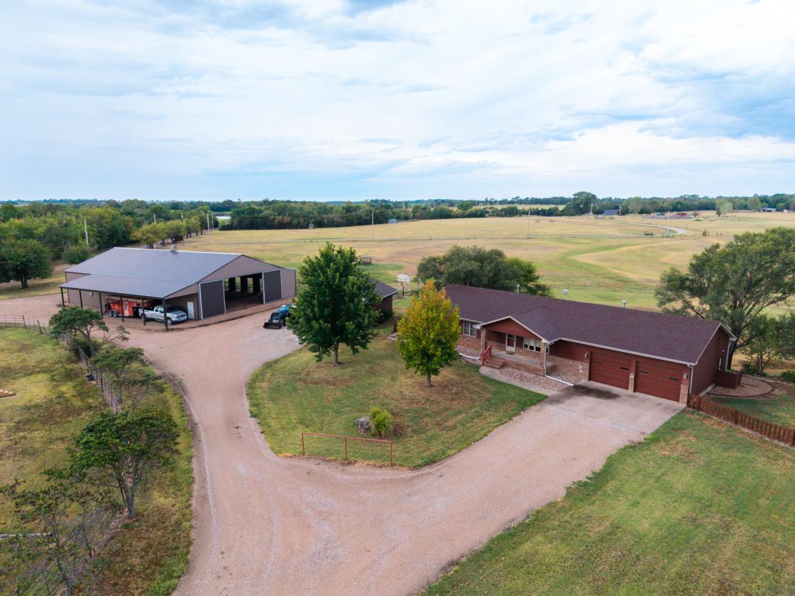 Winfield Kansas, Turn-Key Hobby Farm - photo 3