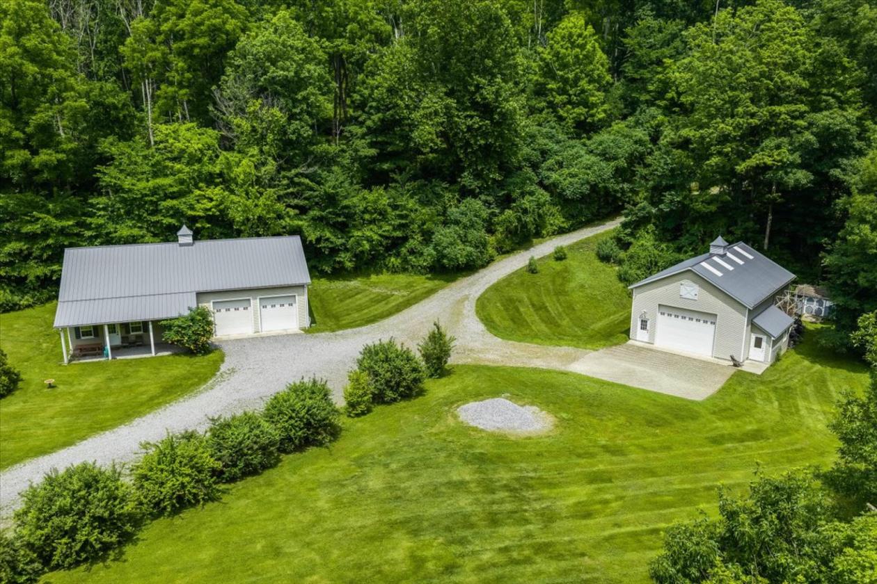 40 Acre Luxury Estate with multiple outbuildings - photo 4