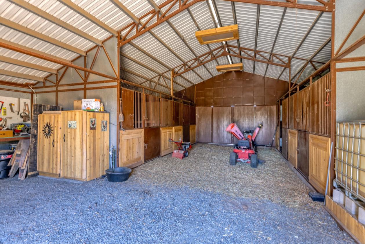 4-STALL BARN, 10 ACRES, RV HOOKUPS, HOME - photo 7