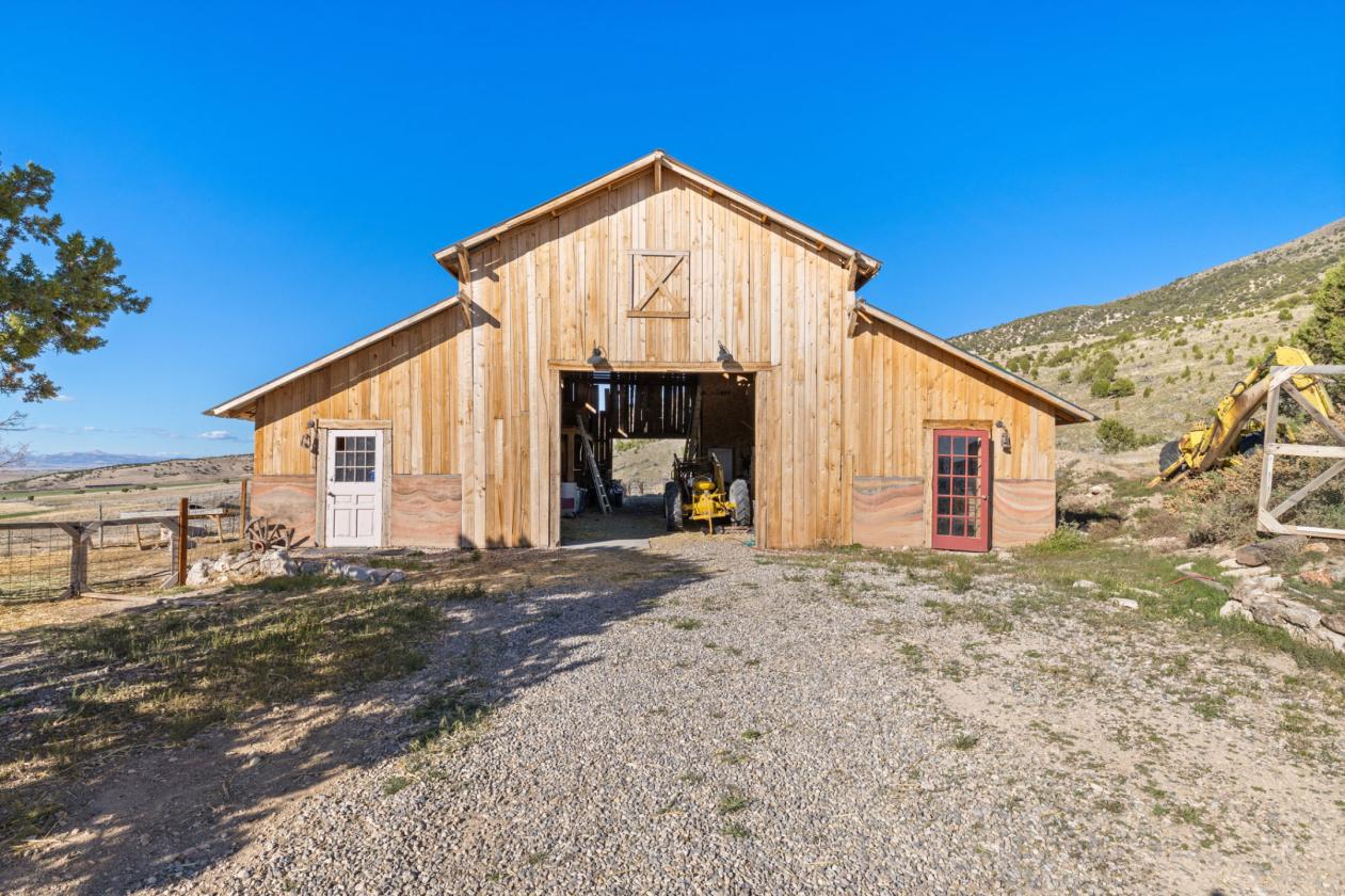 Self-Sufficient Luxury 10-Acre Turnkey Homestead - photo 19