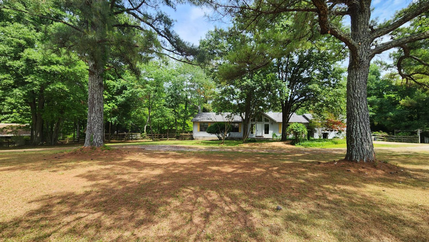 15-Acre Farmstead with guest house and pond - photo 1