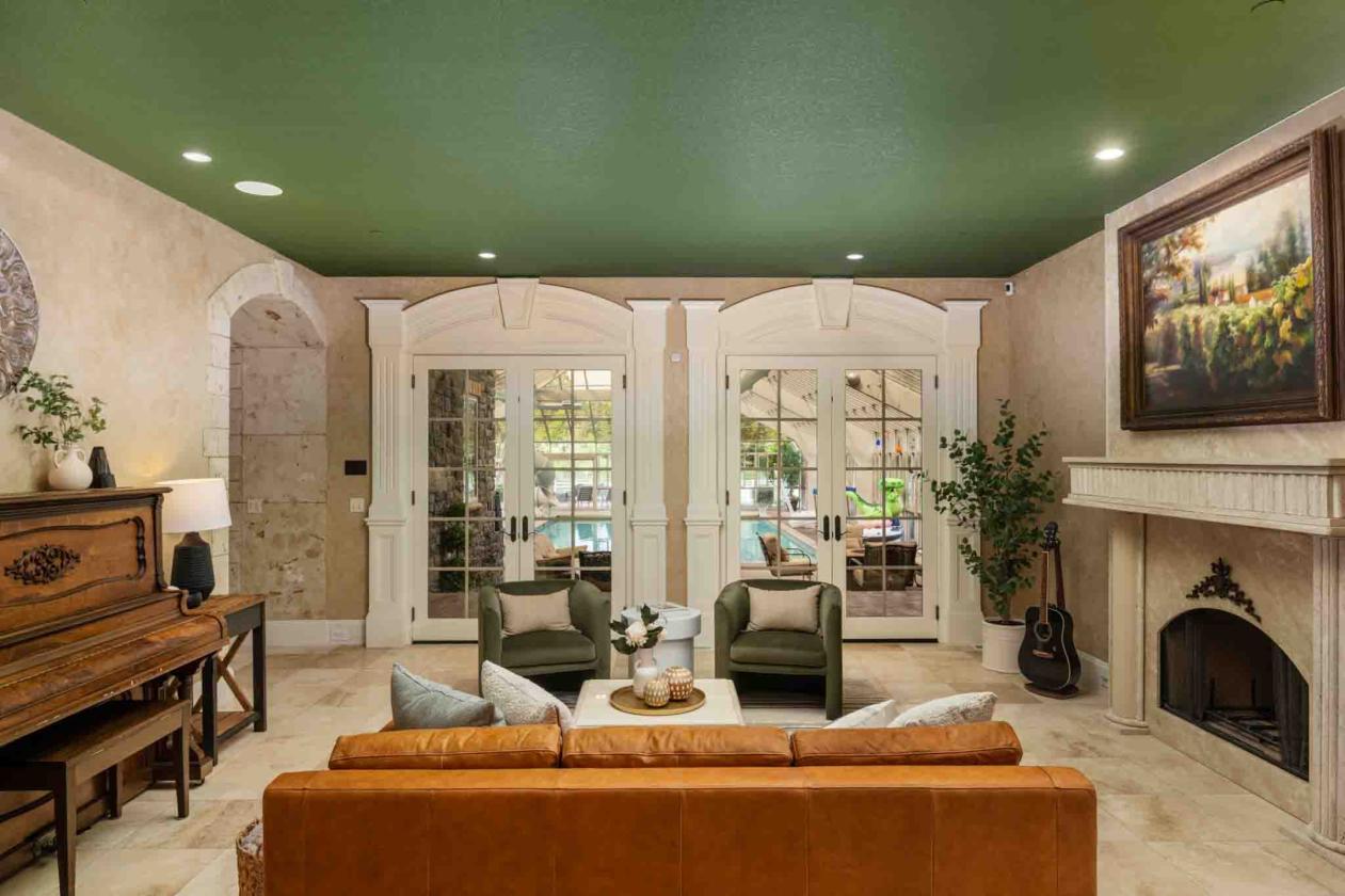 Luxury Equestrian Estate with Indoor Arena - photo 15