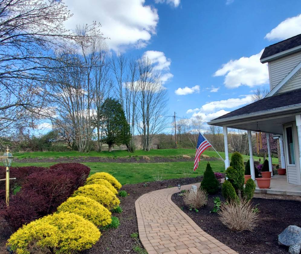 10 acres of country living, and yet so close to... West Abington