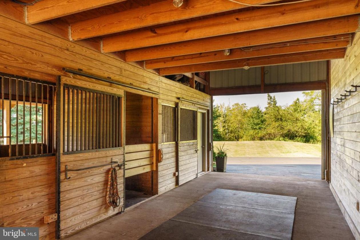 Luxury Equestrian Estate with 4-Stall Barn & Arena - photo 25
