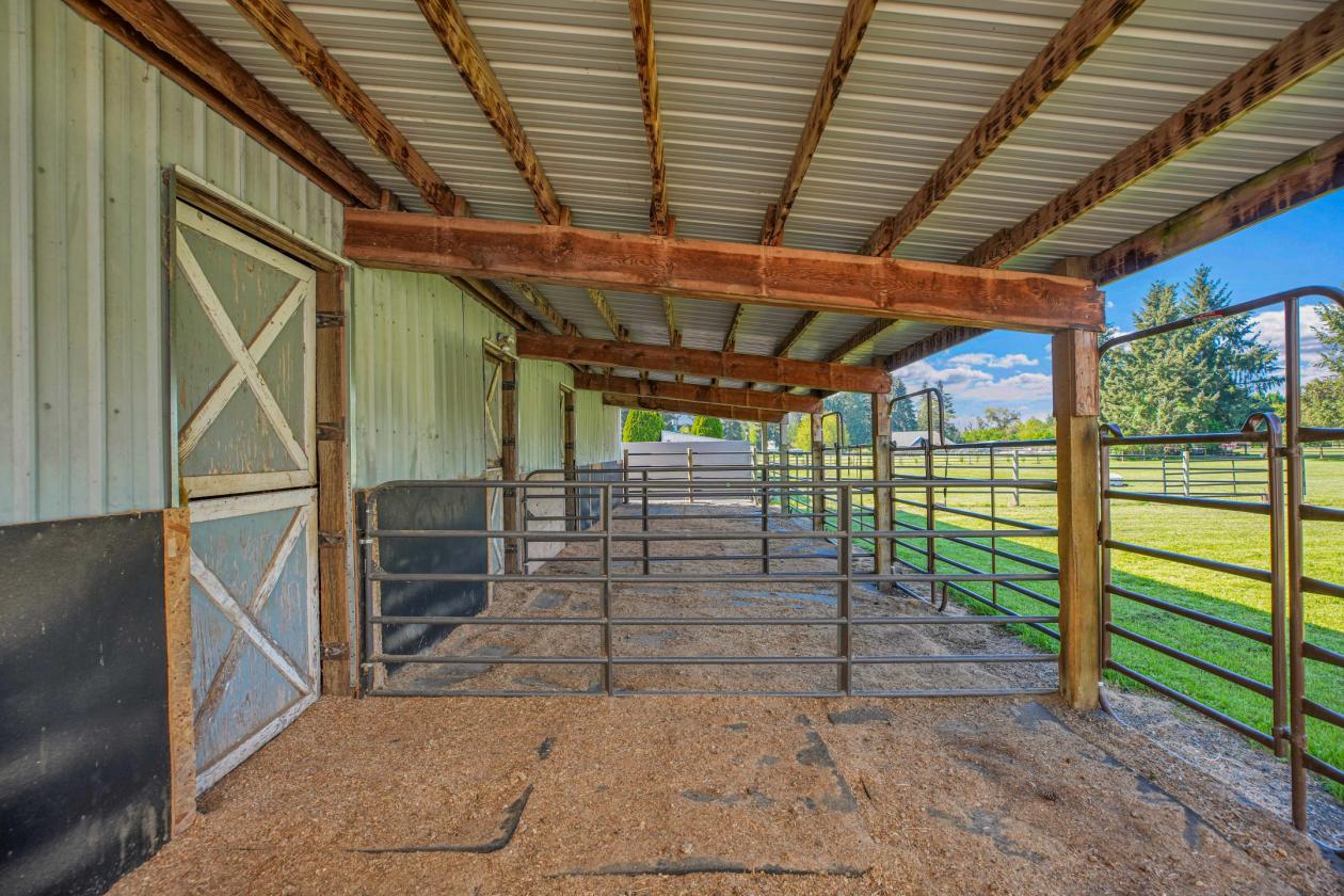 Close-In Horse Property with indoor riding arena - photo 7