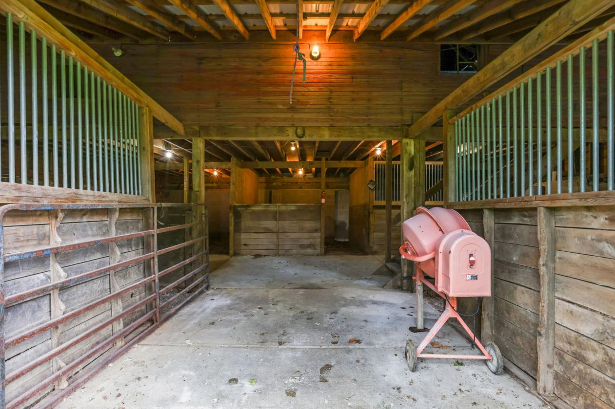 Restored 1885 Italianate Farmhouse on 7 Acres - photo 29