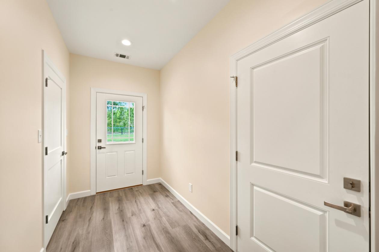 New Move-In Ready Equestrian Home on 8.72 Acres - photo 19