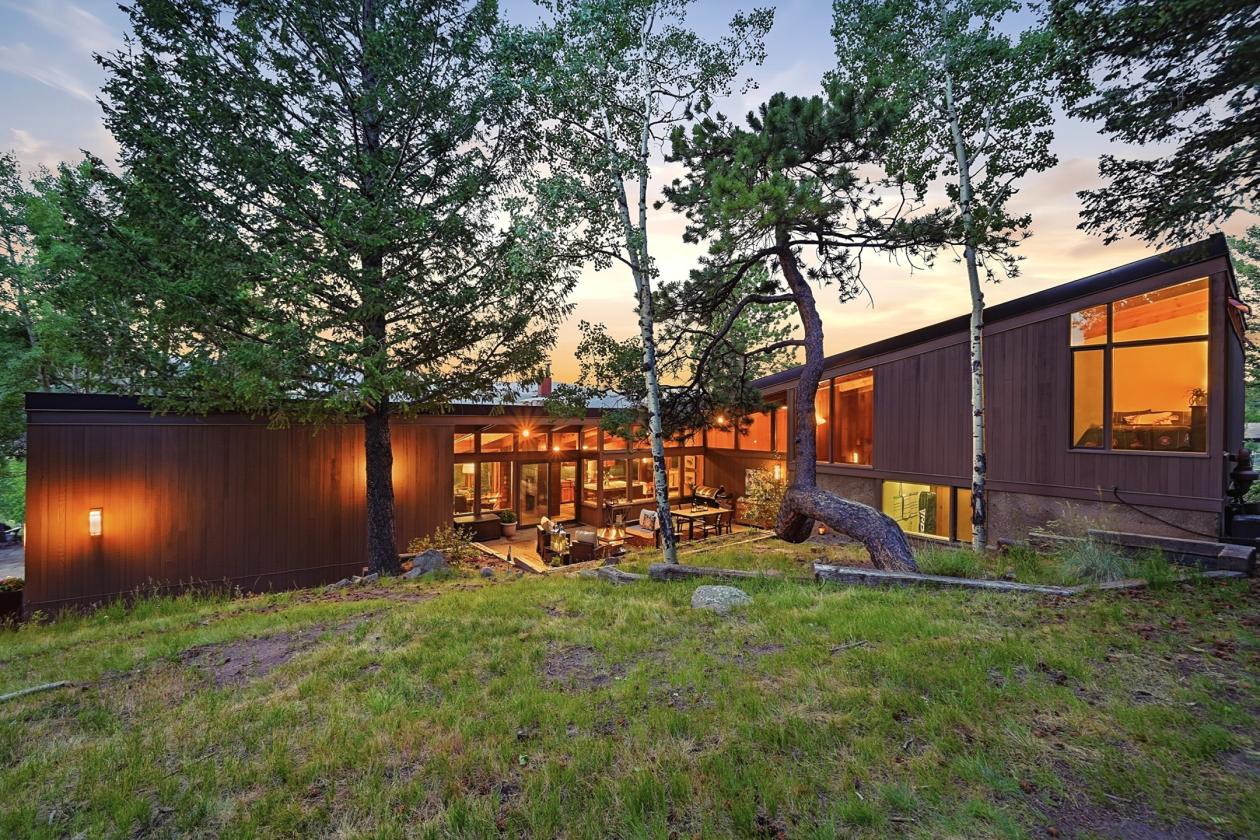 MCM Architecture & Mountain Views! - photo 1