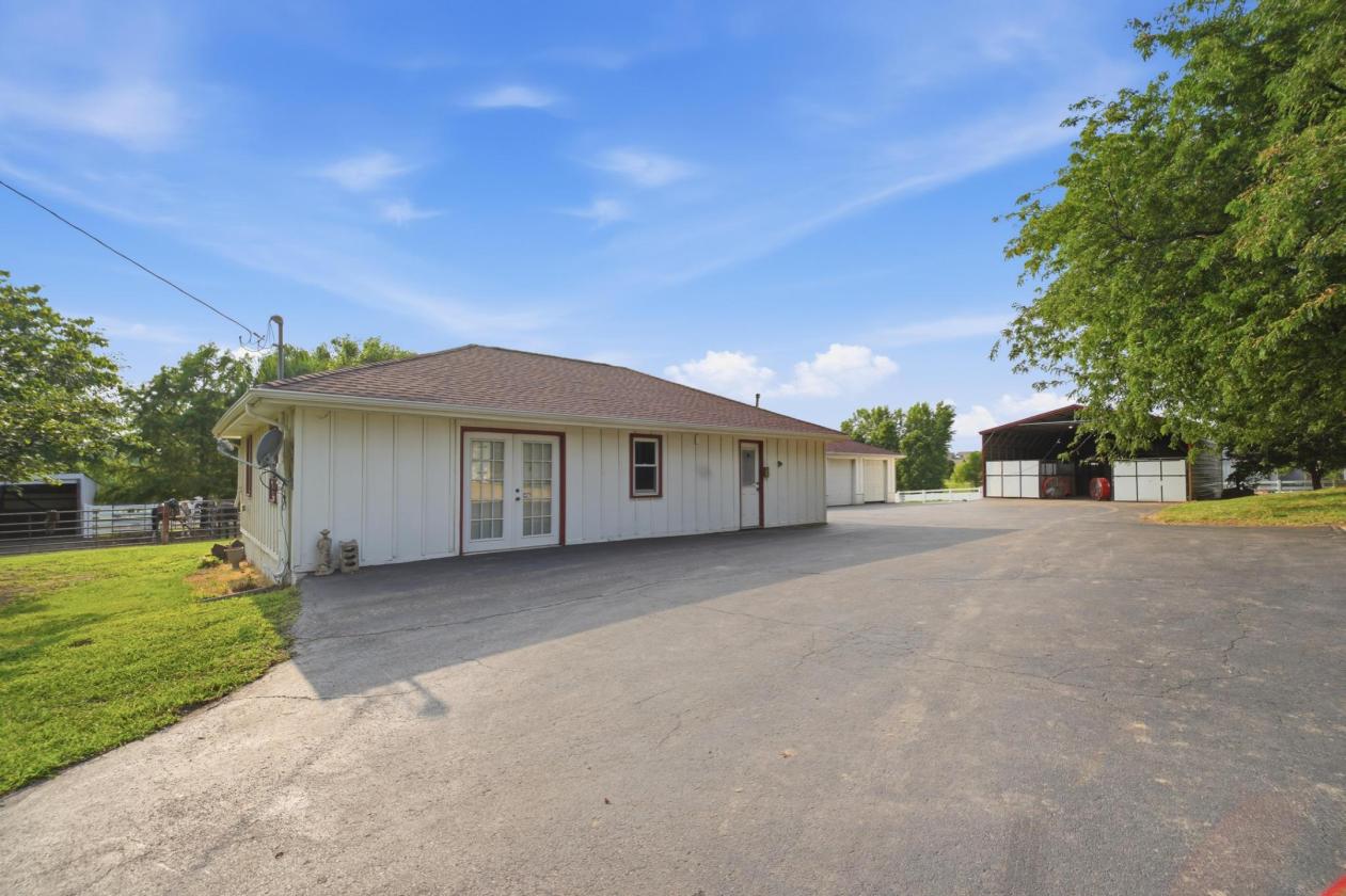 Premier Equestrian Estate on Nearly 20 Acres - photo 30