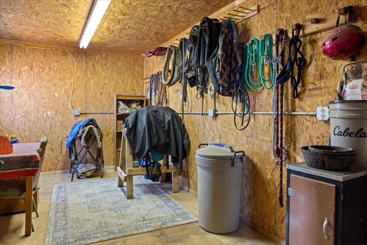 Meticulously-Maintained Horse Property - photo 20