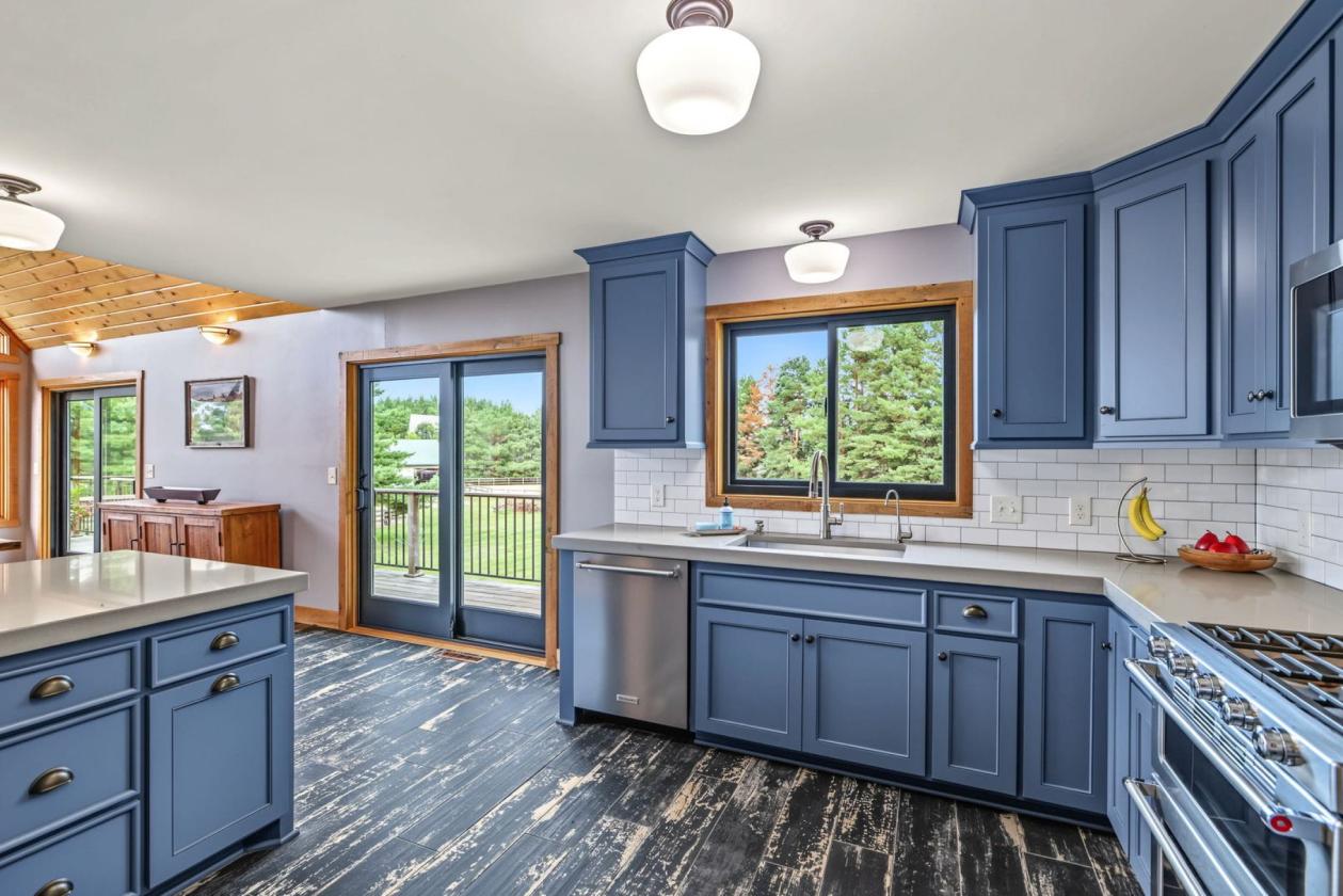 Gorgeous home on 10 acre equestrian property - photo 20