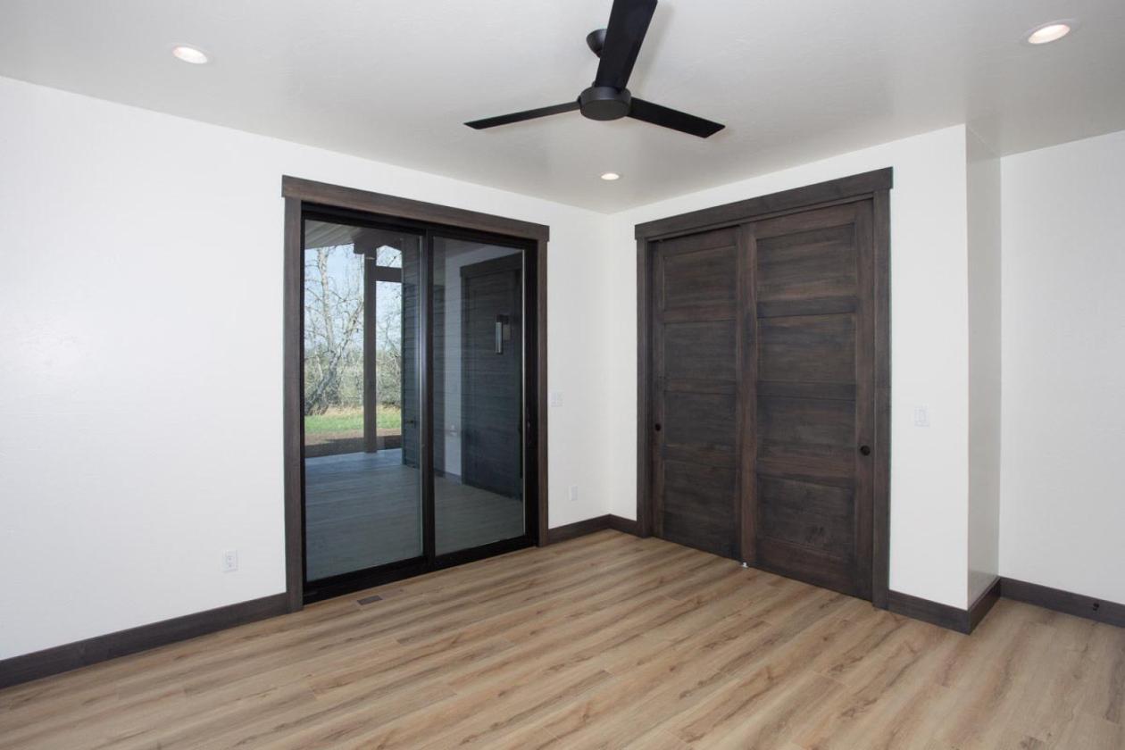 Stunning New Home w/ Mountain Views on 5.2 acres - photo 23