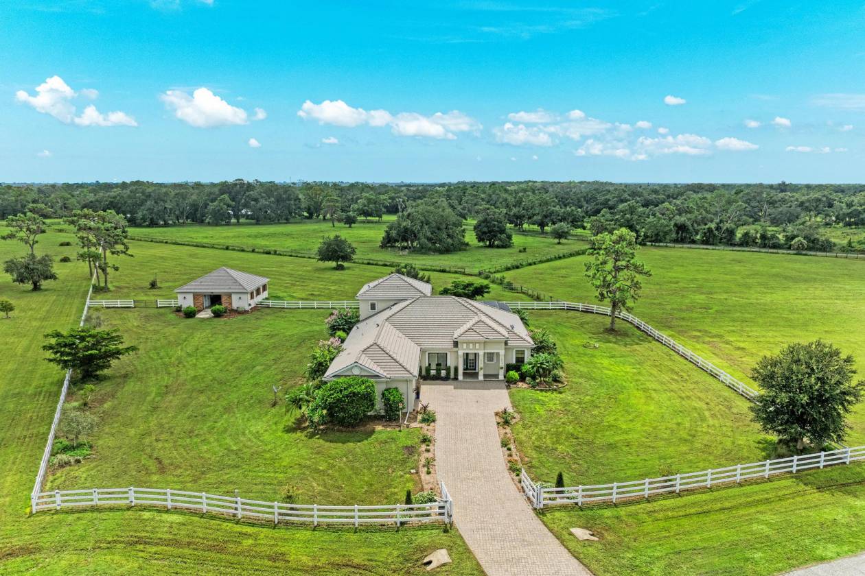 Horse Property for sale.