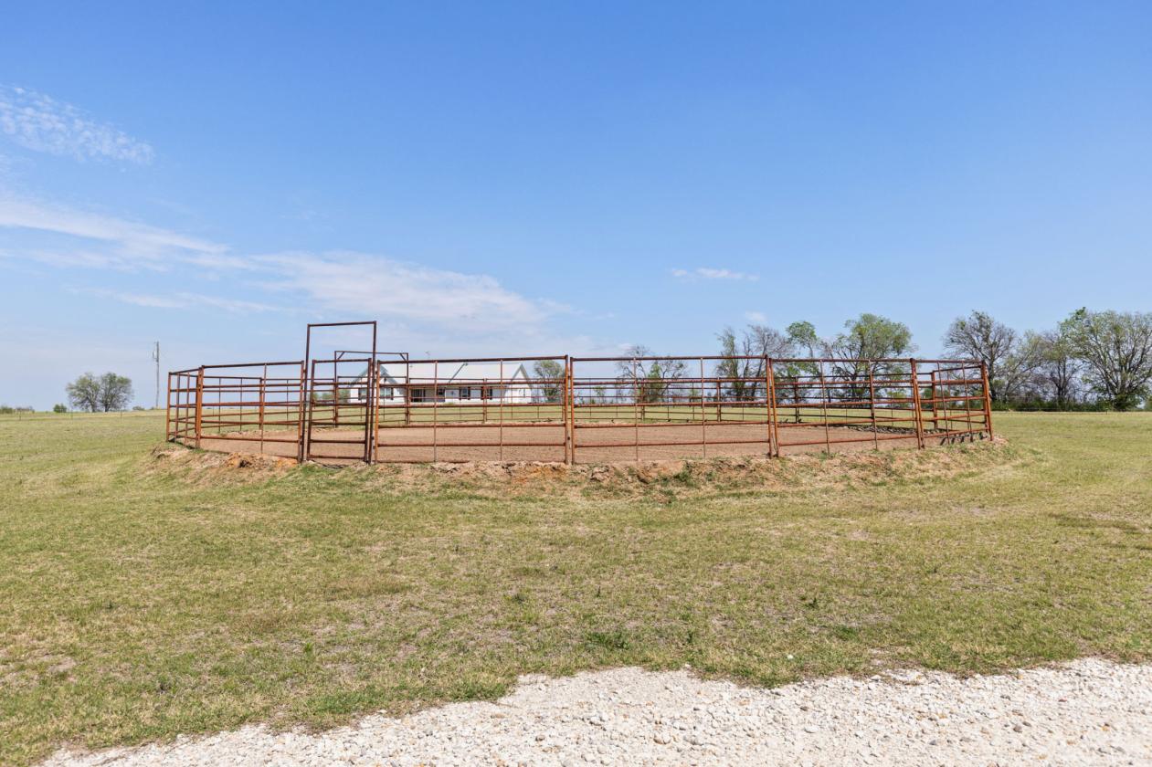 Pristine Equestrian Farm with 10.01 Acres - photo 12