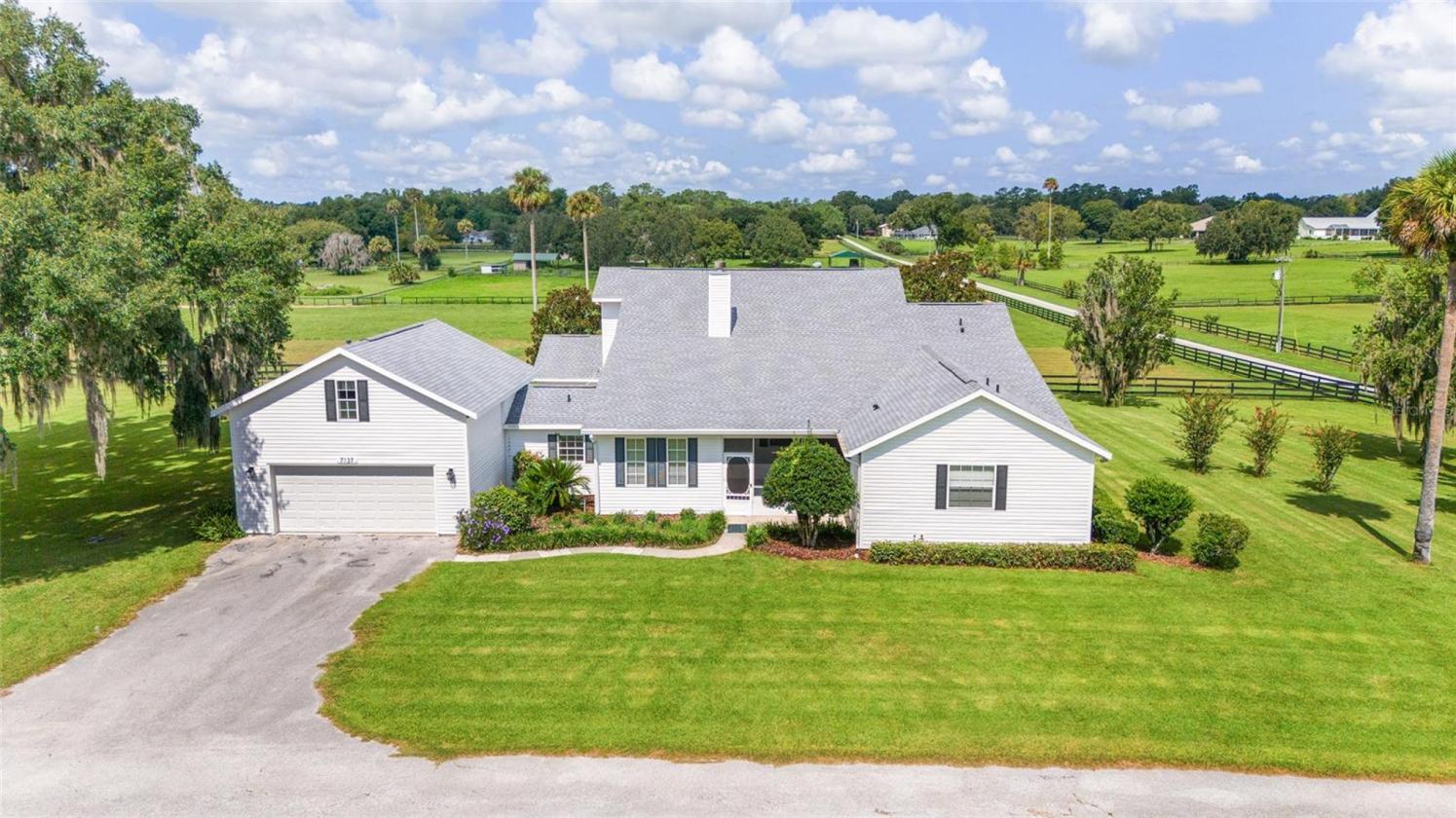 Dual-Residence Estate on 8+ Acres - photo 4
