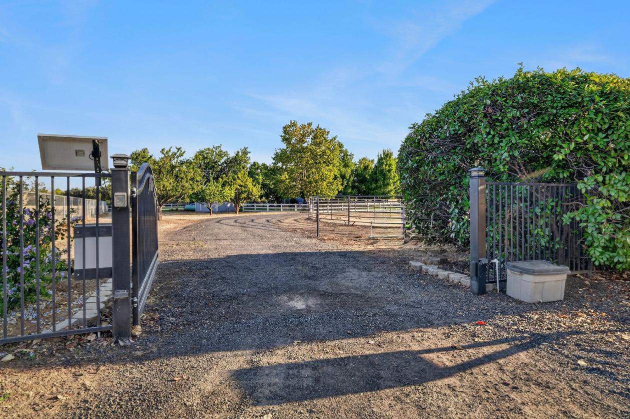 5 acre dream horse property and home! - photo 26