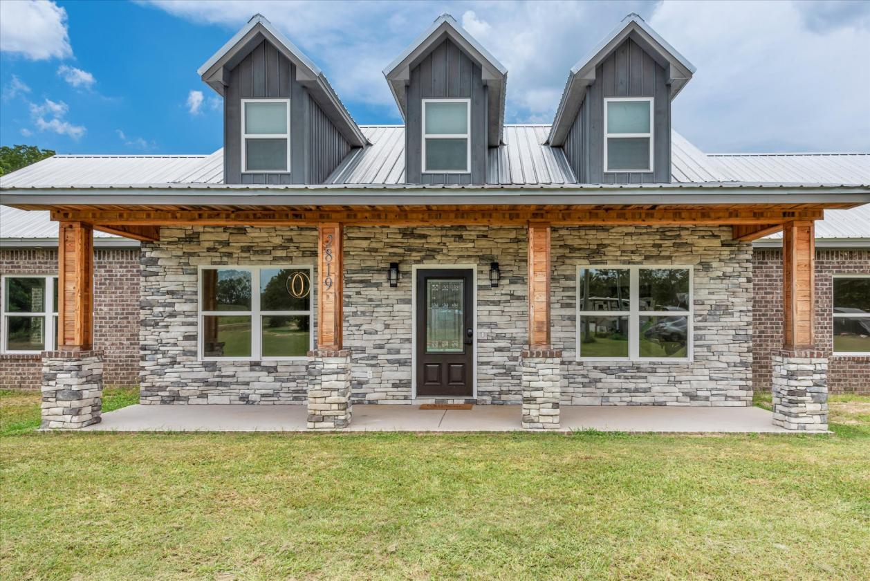 Equestrian Estate on 7.6 Acres - photo 1