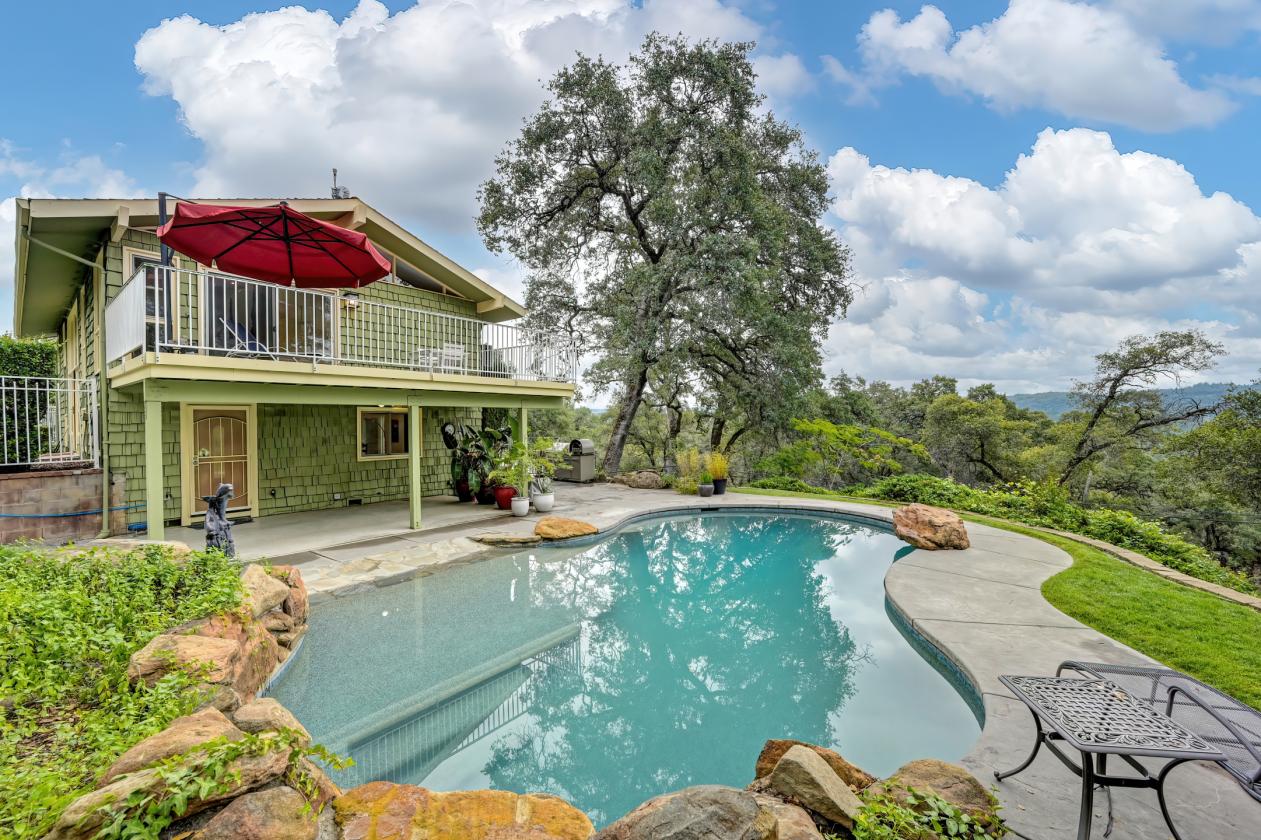 NEW PRICE! 3 bed, 2 bath, covered arena, 22 stalls - photo 3