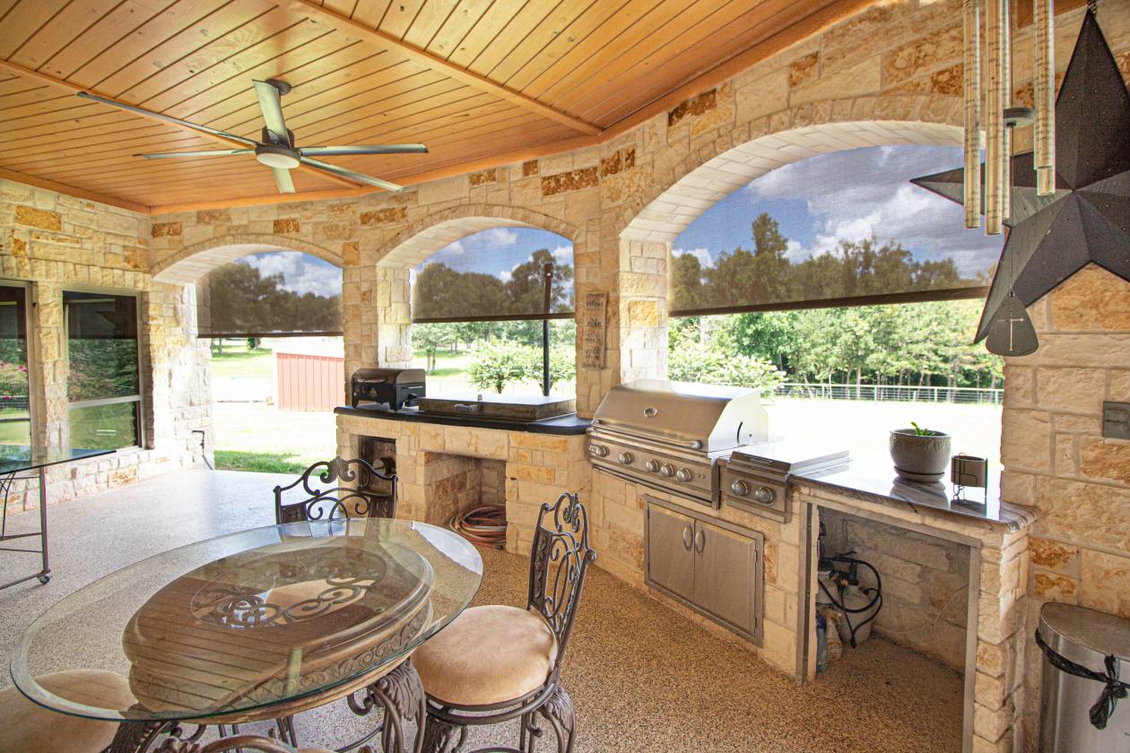 Stunning Home and Equestrian facility - photo 14