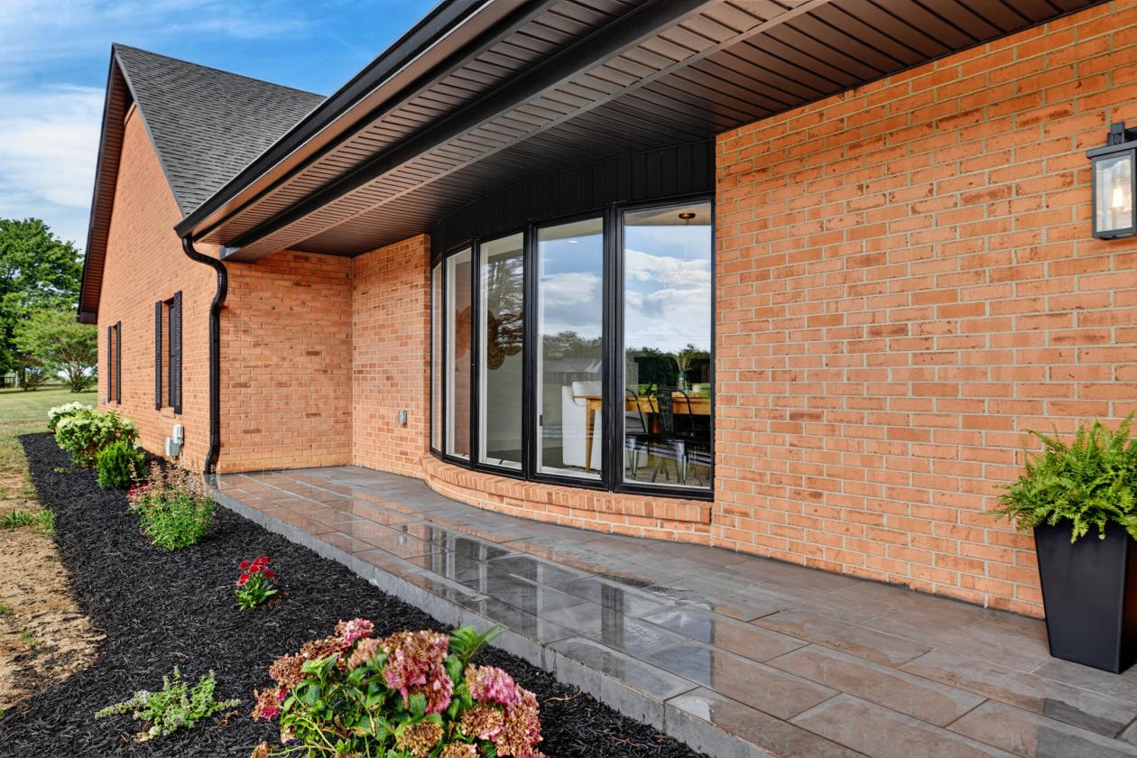 Luxury home with room for horses! - photo 4