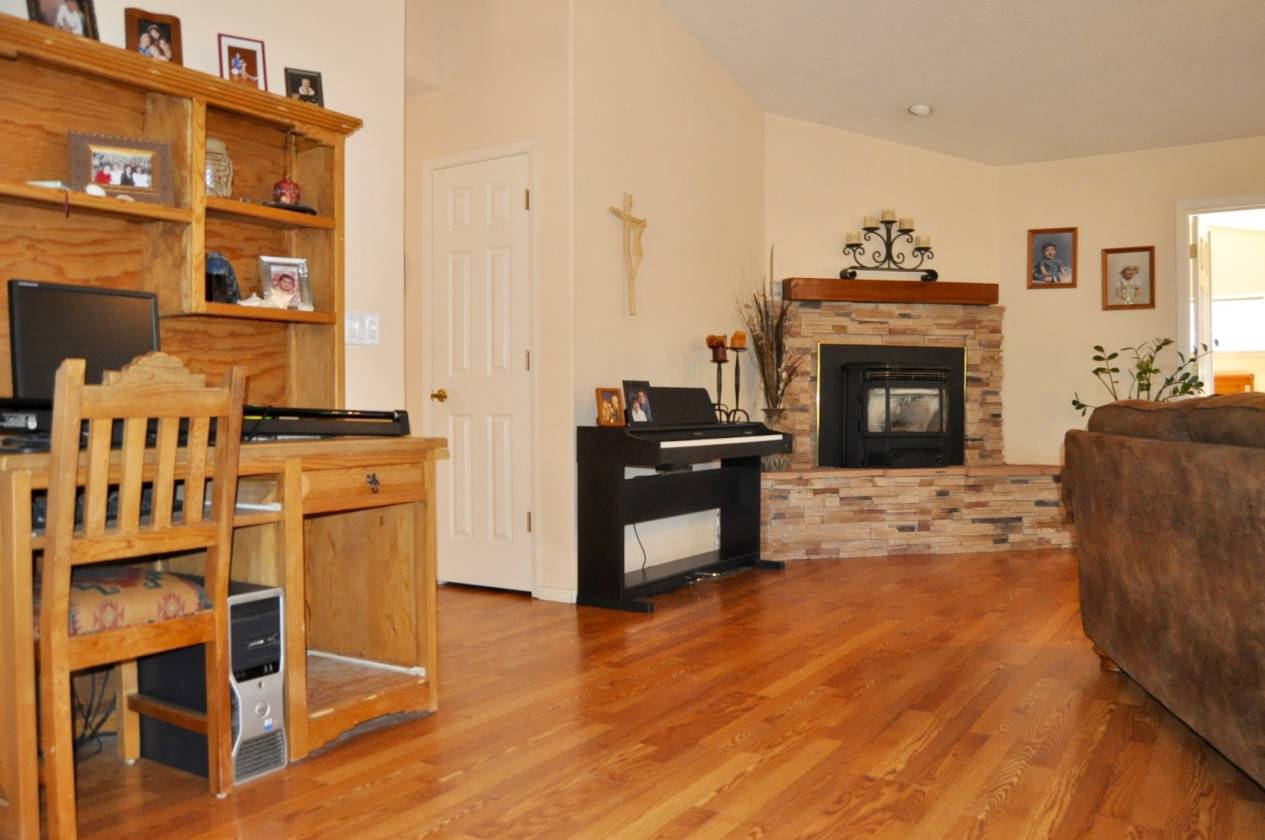 Enjoy the East Mountain lifestyle in the safety of a... Edgewood