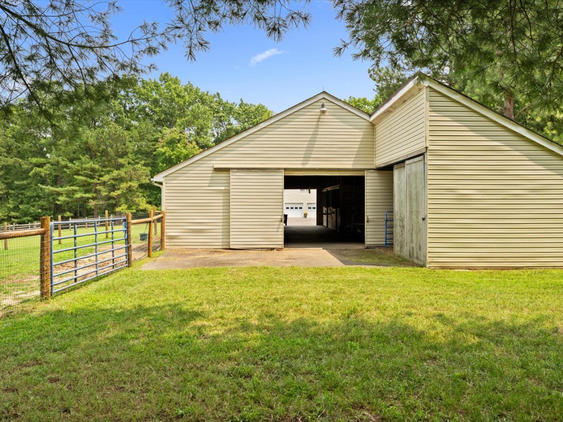 Turnkey 11.5-Acre Horse Farm - photo 18