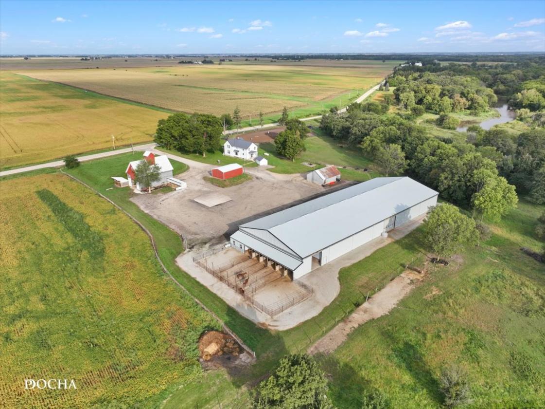 Renovated Farmhouse, Indoor Arena & More! - photo 2