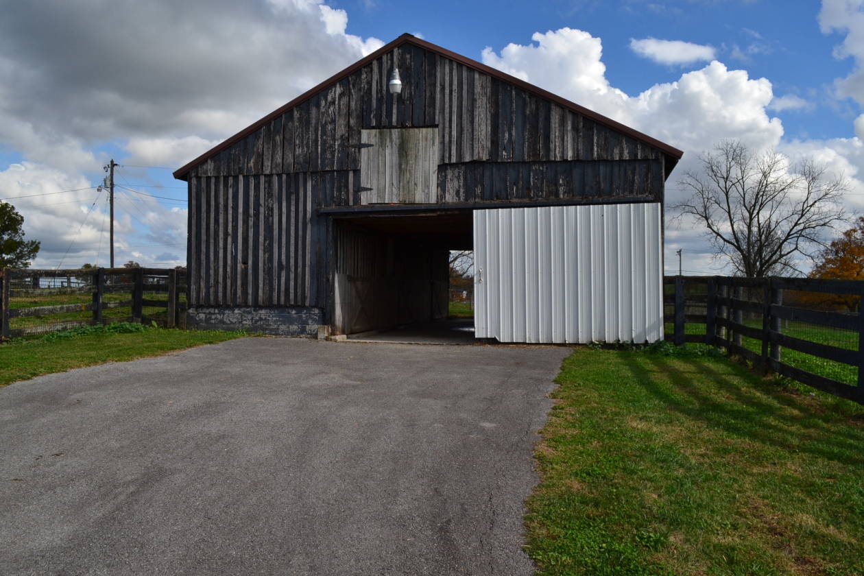 Beautiful setting located close to Lexington, Lawrenceburg, Frankfort