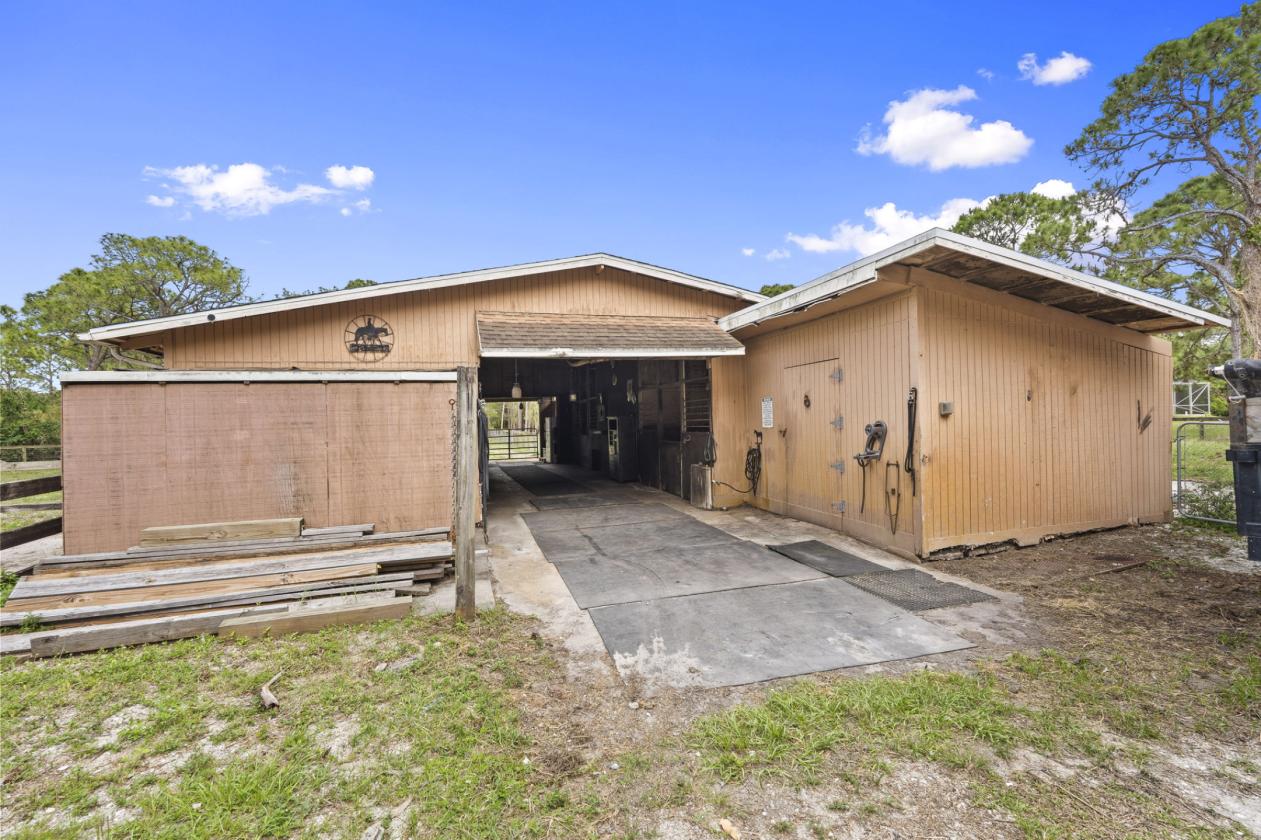 Beautifully updated 5 acre equestrian property - photo 18