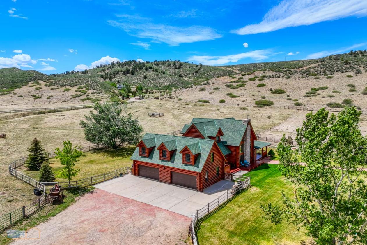 Log Home on 40 Acres! - photo 1