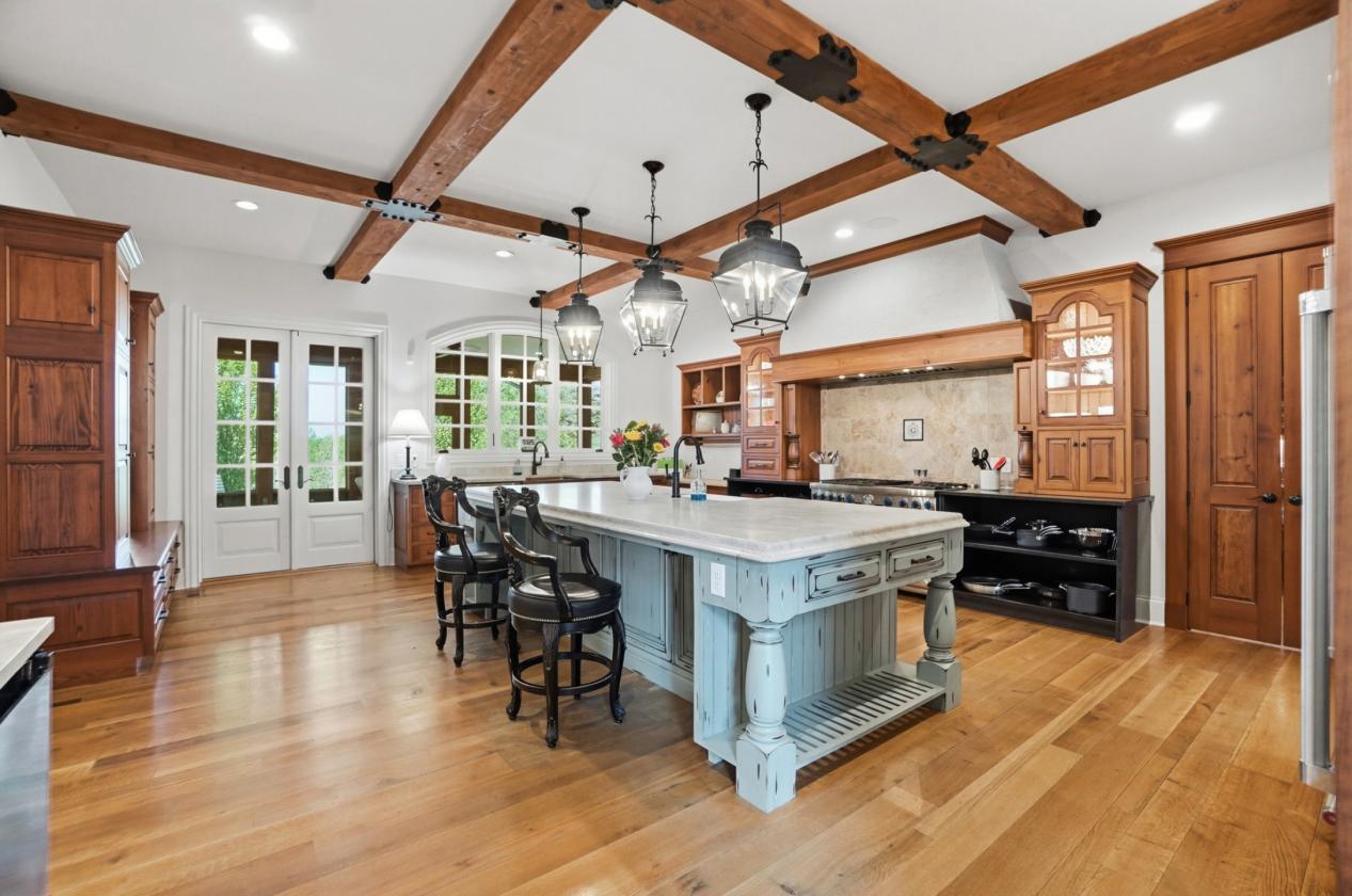 World-Class Estate in Need of Horses - photo 14