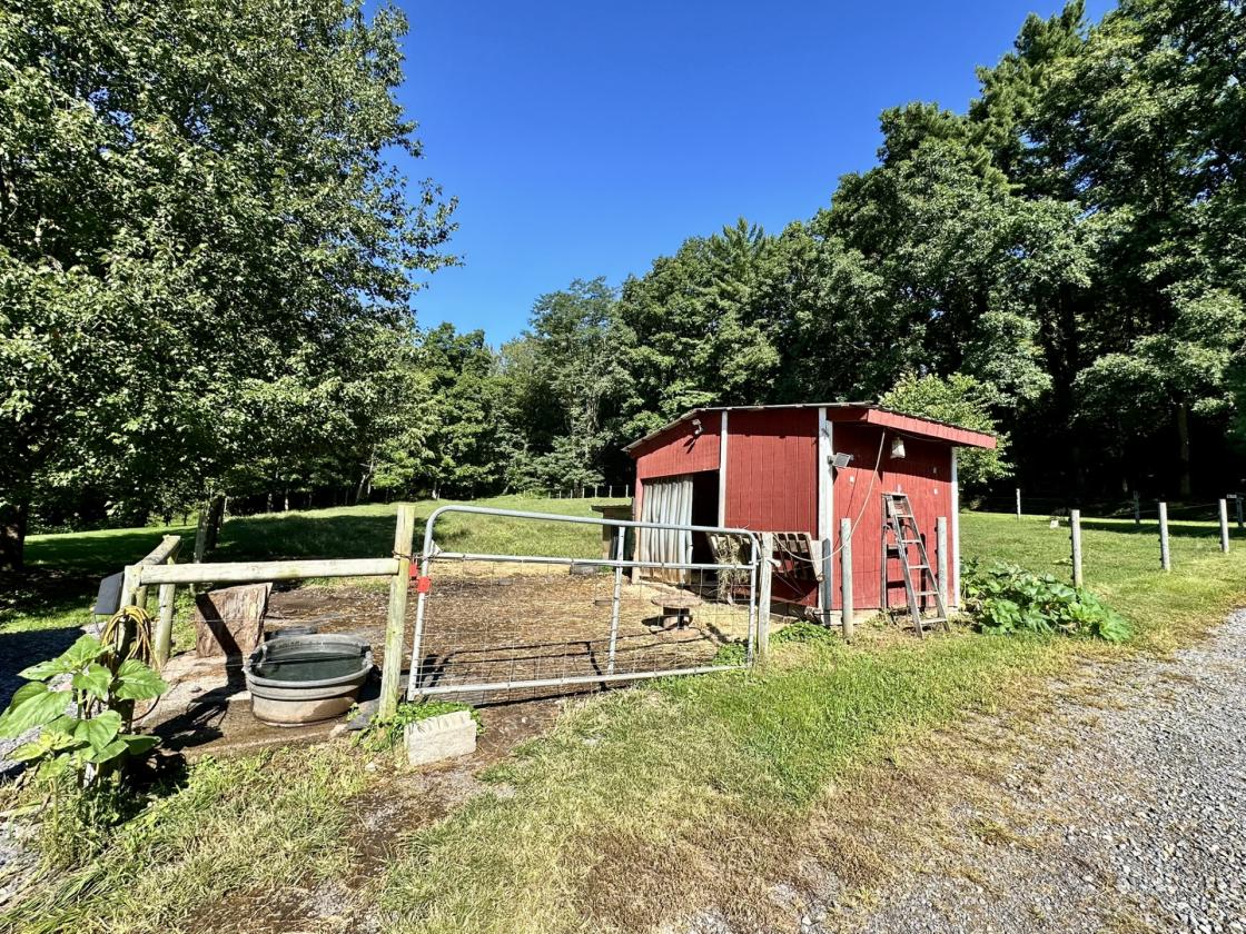 Horse farmette fully restored, 6 stall bank barn - photo 6