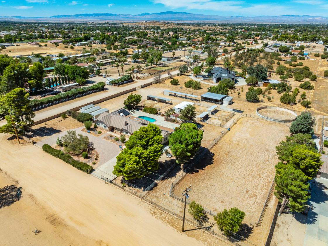 *Riding Arena*9 Stall Horse*ADU*Pool* - photo 21