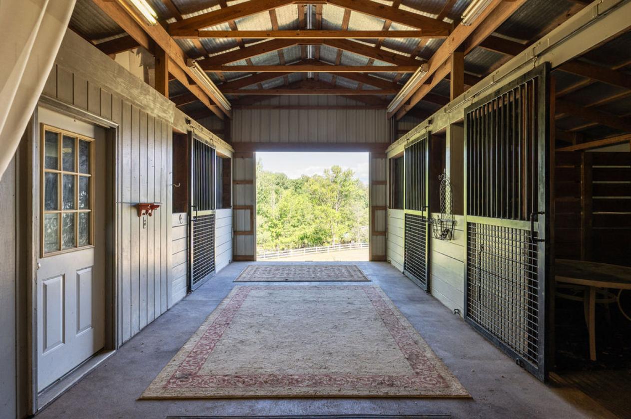 Stunning 30 Acre Horse Farm near Charlottesville - photo 20