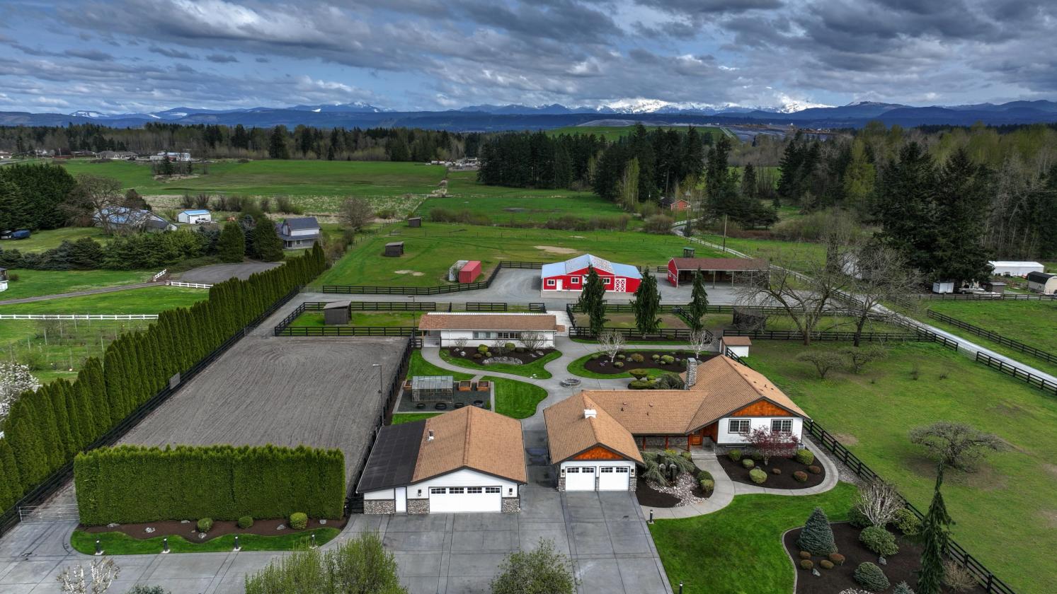 An Exceptional 10-Acre Equestrian Estate - photo 1