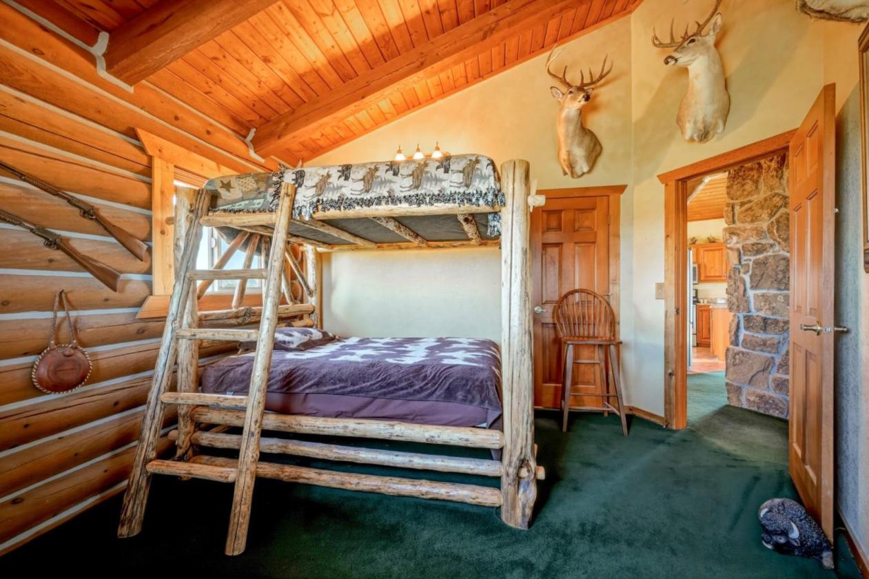 Premier Horse Property With Trophy Mule Deer - photo 17