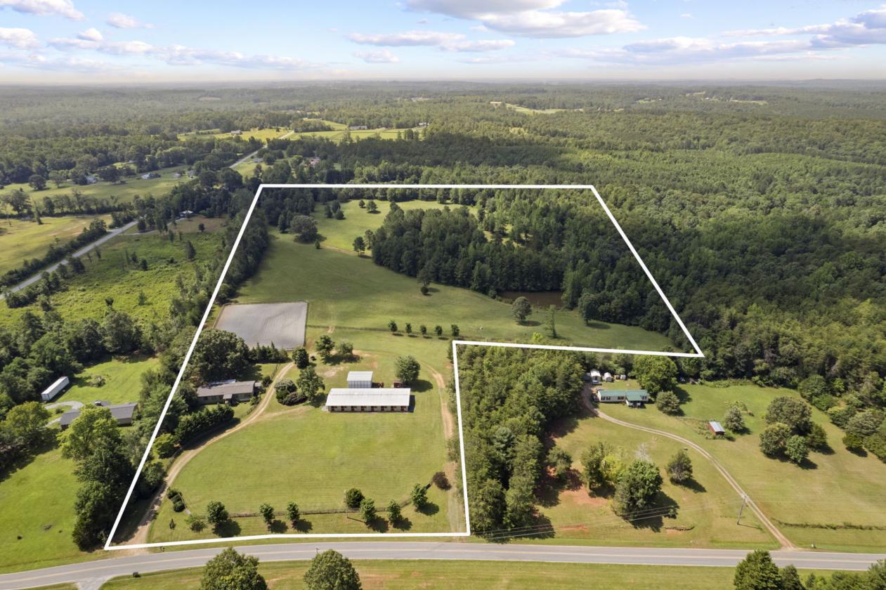 25-acre farm with 10 stalls and riding arena - photo 1