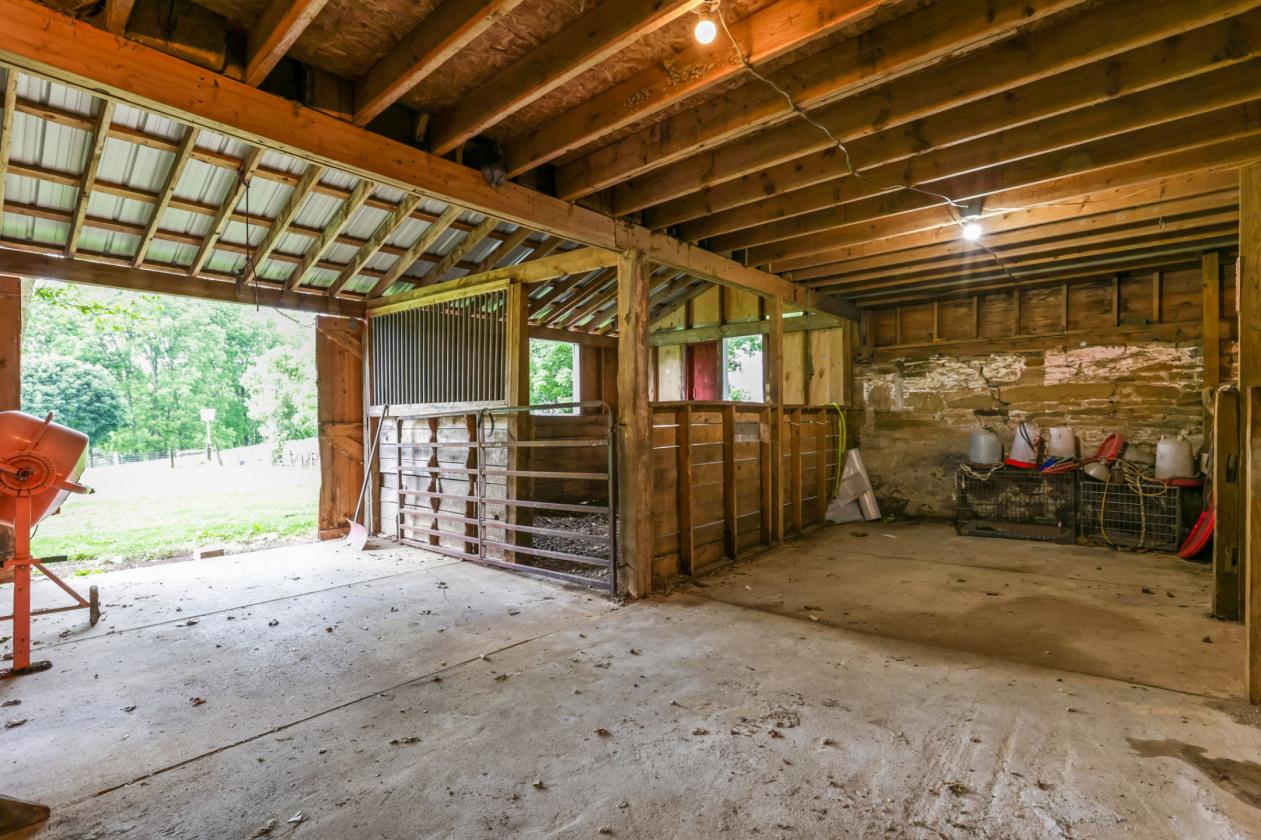 Restored 1885 Italianate Farmhouse on 7 Acres - photo 27