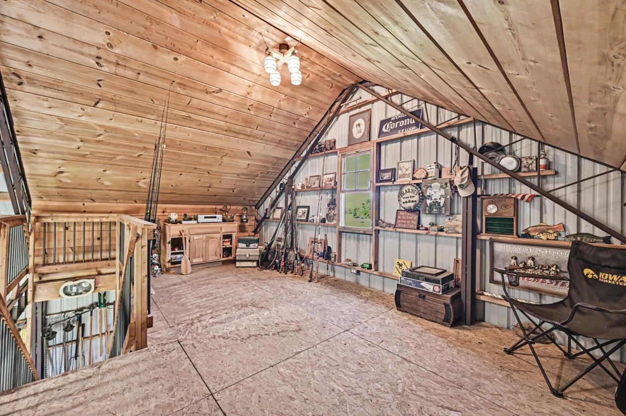Outstanding Estate Including 20 Acres - photo 26